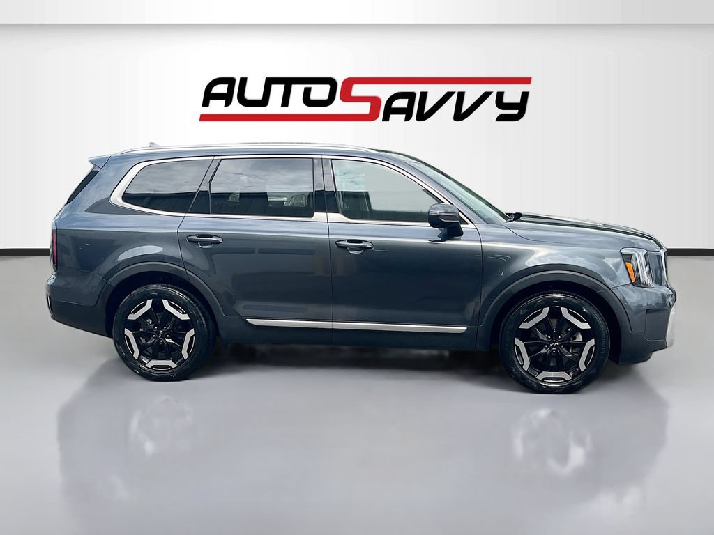 Used 2023 Kia Telluride EX w/ EX Captain's Chair Package AWD/4WD image 8