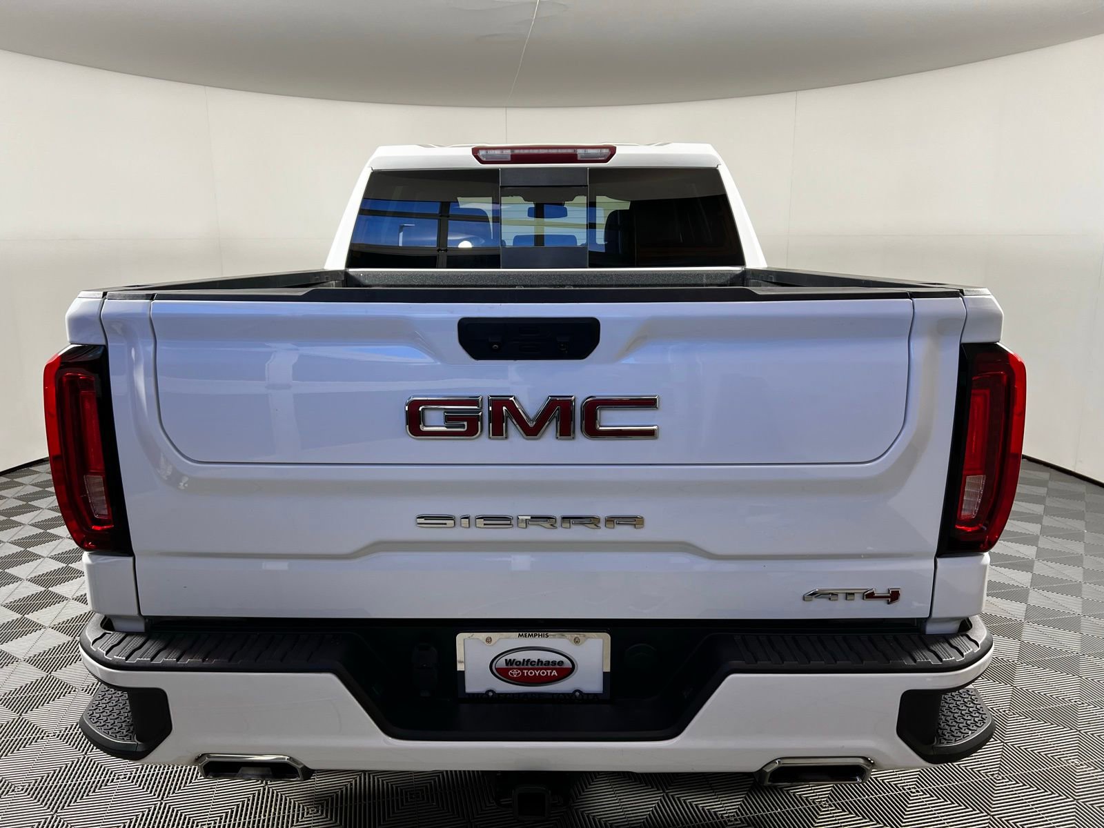 Used 2022 GMC Sierra 1500 AT4 w/ AT4 Preferred Package image 6