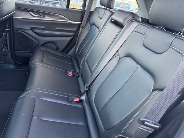 Certified 2024 Jeep Grand Cherokee Limited w/ Black Appearance Package image 19