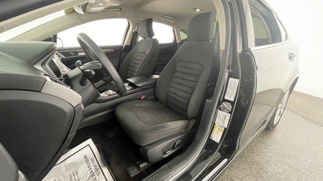 Used 2017 Ford Fusion SE image 33