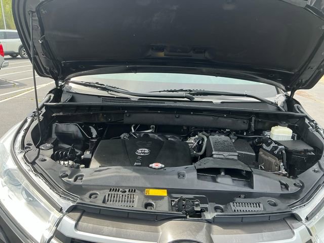 Used 2018 Toyota Highlander LE AWD/4WD image 19