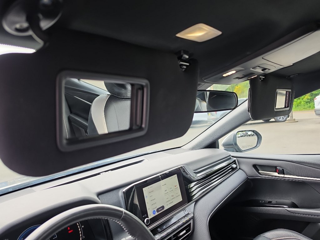 Used 2025 Toyota Camry SE FWD image 12