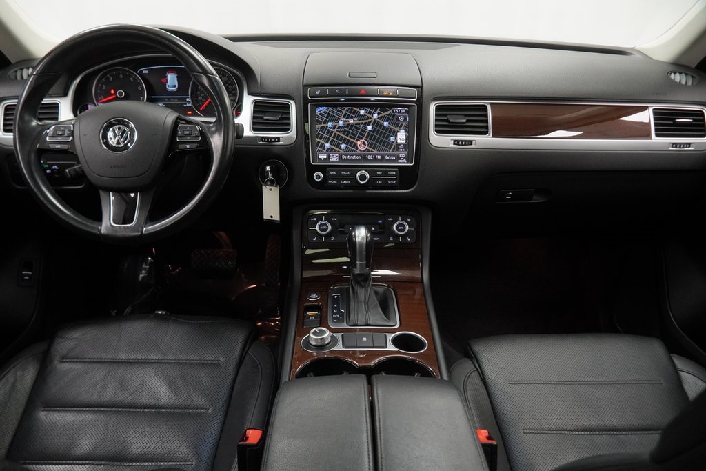 Used 2016 Volkswagen Touareg VR6 image 26