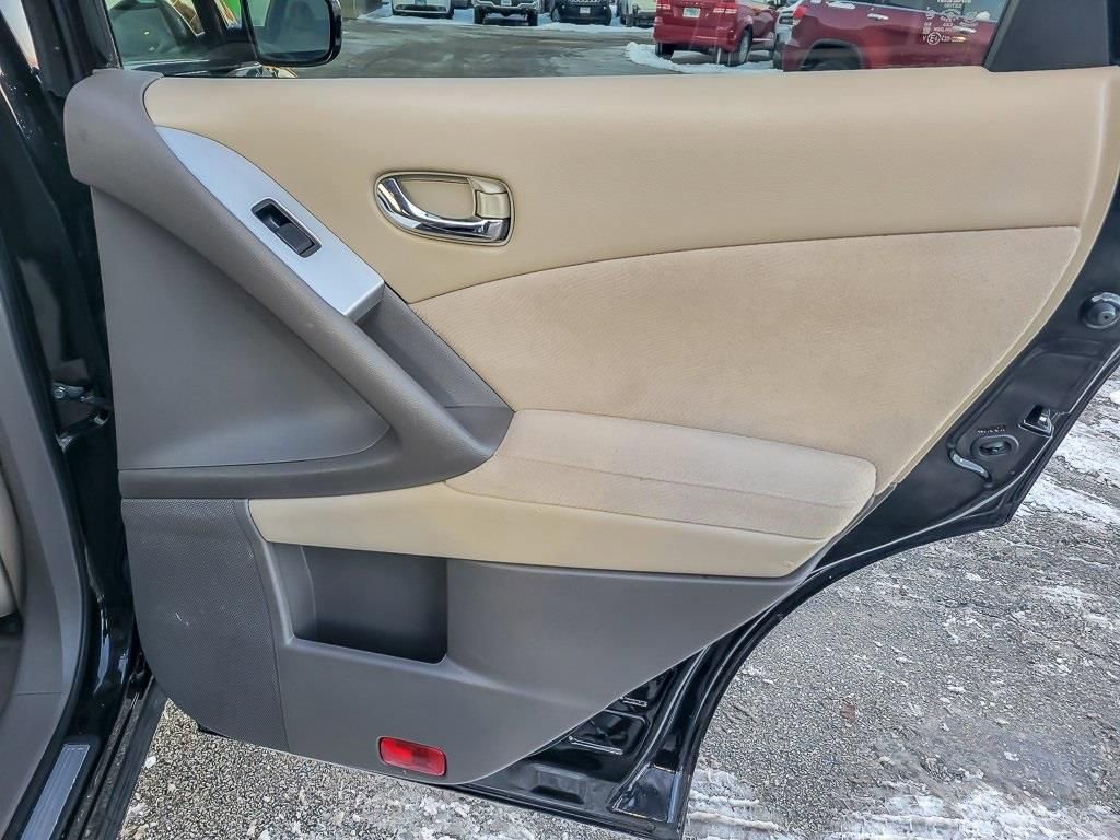 Used 2013 Nissan Murano S image 19