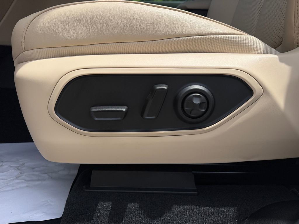 New 2026 Jeep Grand Cherokee L Limited RWD image 25