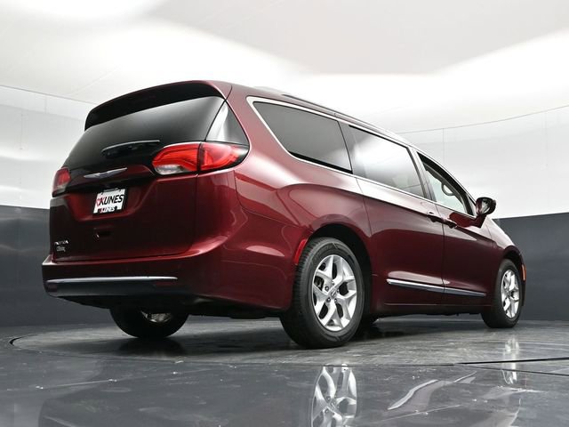 Used 2020 Chrysler Pacifica Touring-L w/ Tire & Wheel Group image 60