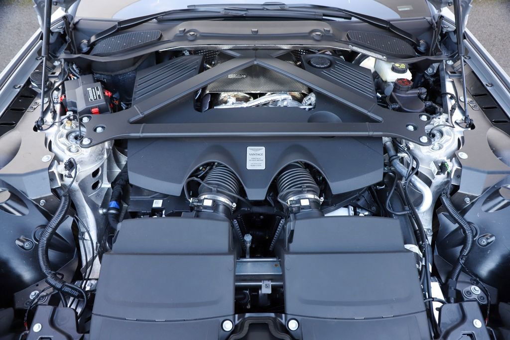 Used 2025 Aston Martin V8 Vantage Coupe image 11