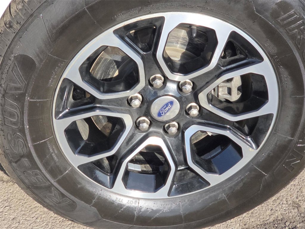 Used 2023 Ford Expedition Max XLT image 8