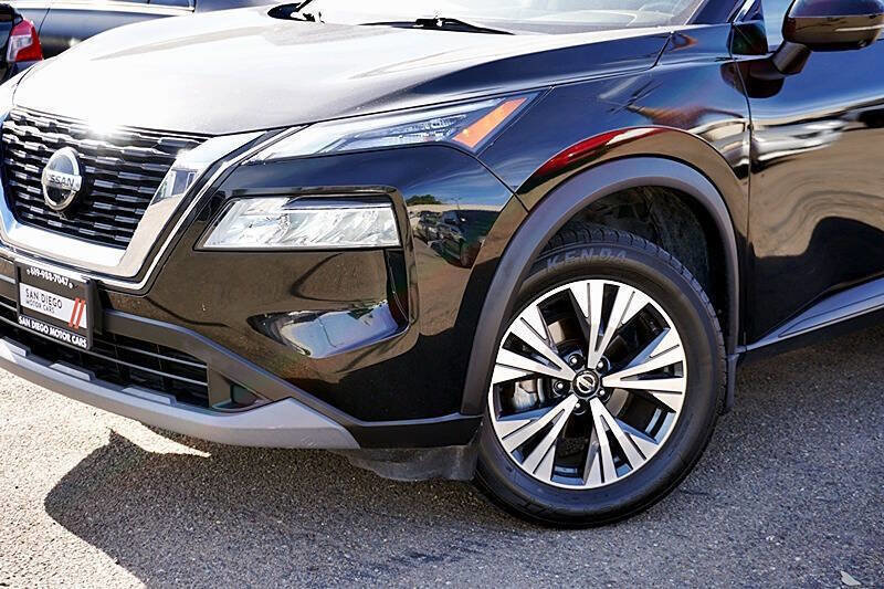 Used 2021 Nissan Rogue SV image 4