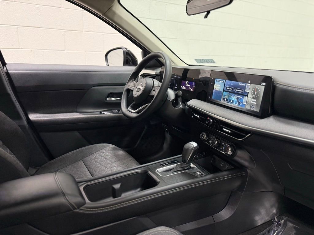 Used 2025 Nissan Kicks SV AWD/4WD image 38