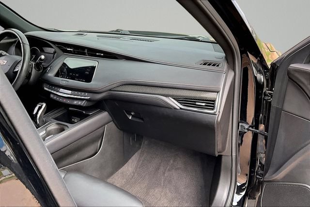 Used 2022 Cadillac XT4 Sport w/ Comfort Package FWD image 14
