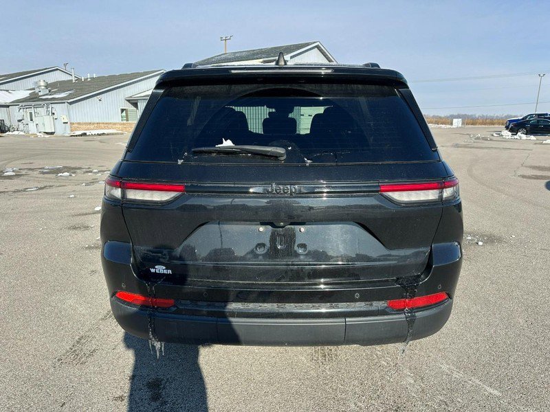 Used 2023 Jeep Grand Cherokee Altitude image 4