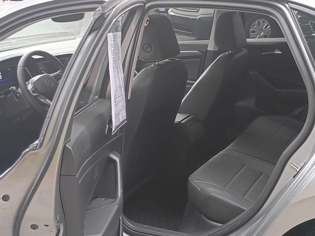 Used 2022 Volkswagen Jetta SE FWD image 15
