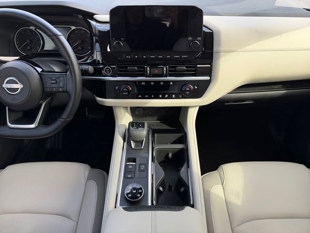 Used 2023 Nissan Pathfinder SL w/ Lighting Package (N92) image 11