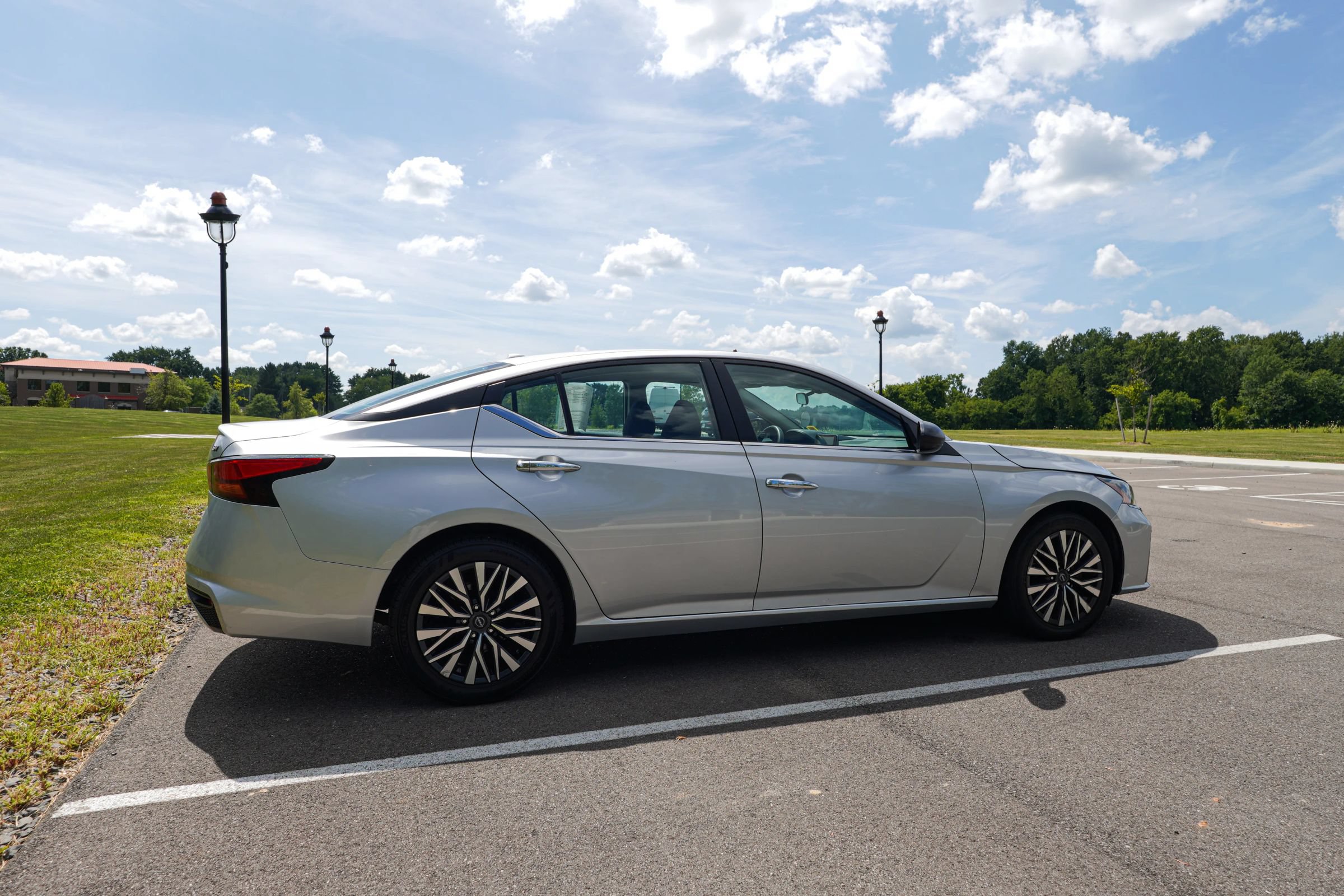 Used 2024 Nissan Altima 2.5 SV FWD image 5