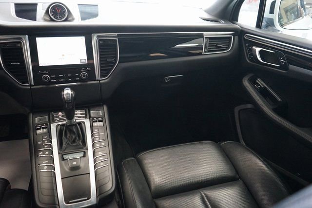 Used 2018 Porsche Macan image 12