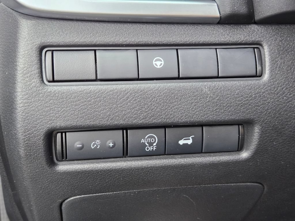 Used 2025 Nissan Rogue SV AWD/4WD image 33
