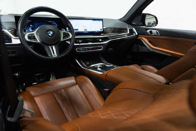 Certified 2024 BMW X7 M60i AWD/4WD image 19