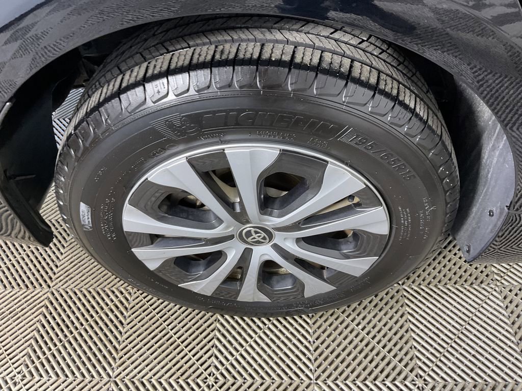 Used 2021 Toyota Prius LE image 10
