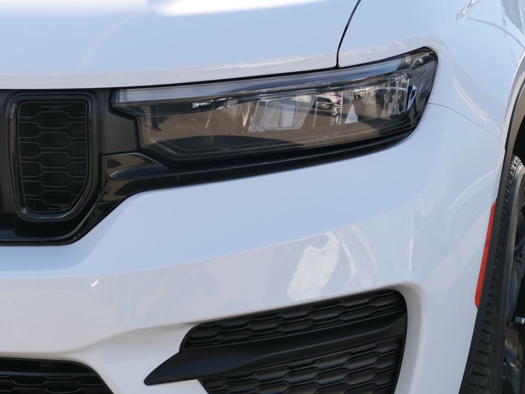 Used 2023 Jeep Grand Cherokee Altitude image 8