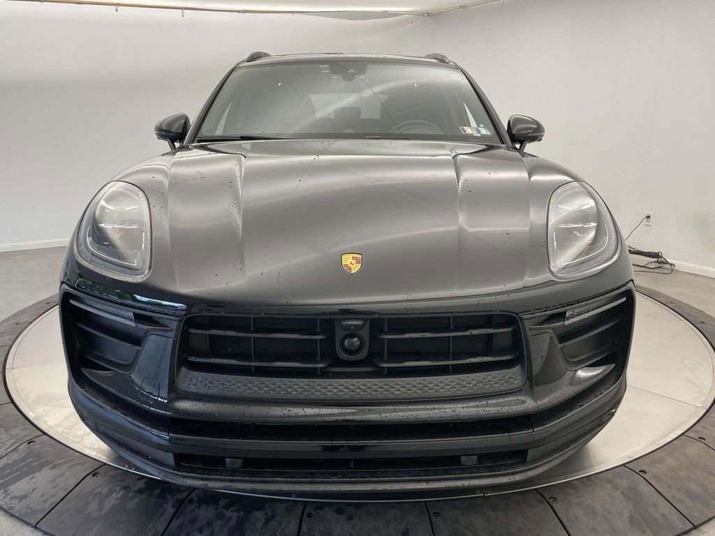 Certified 2025 Porsche Macan AWD/4WD image 10