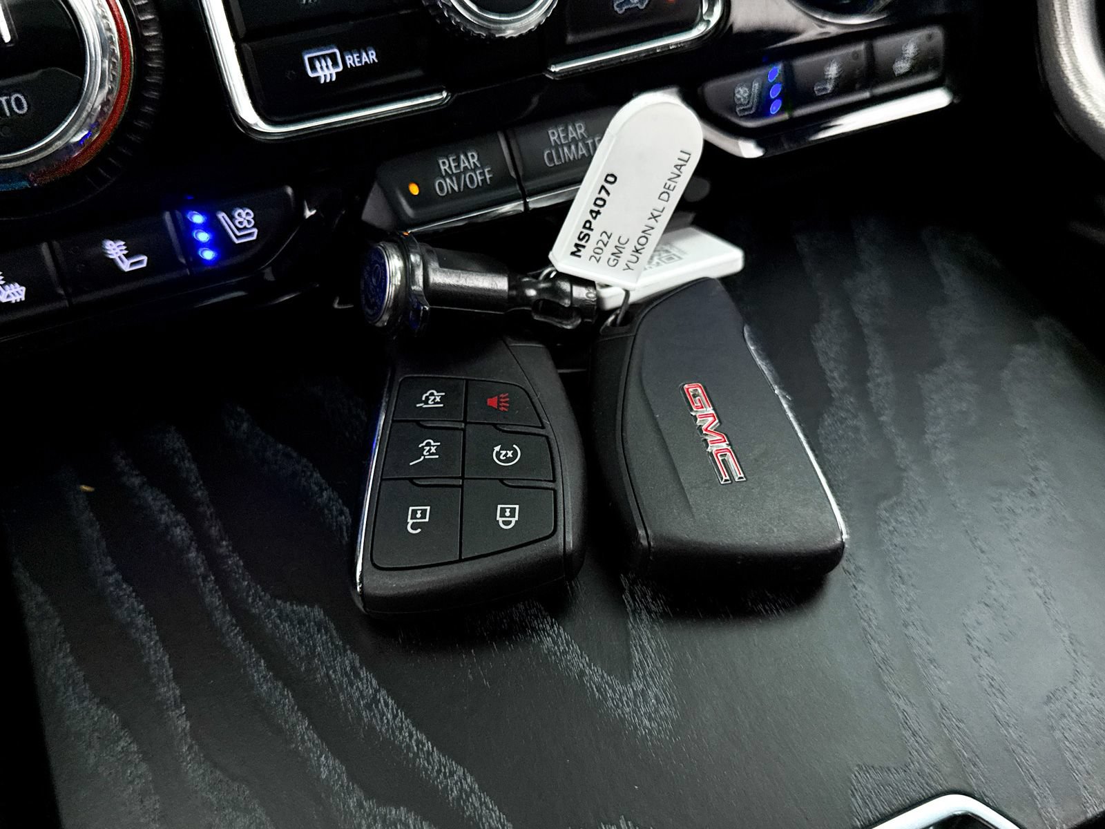 Used 2022 GMC Yukon XL Denali AWD/4WD image 41