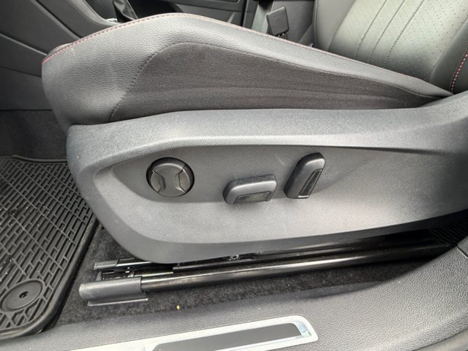 Used 2024 Volkswagen Tiguan Wolfsburg Edition FWD image 11