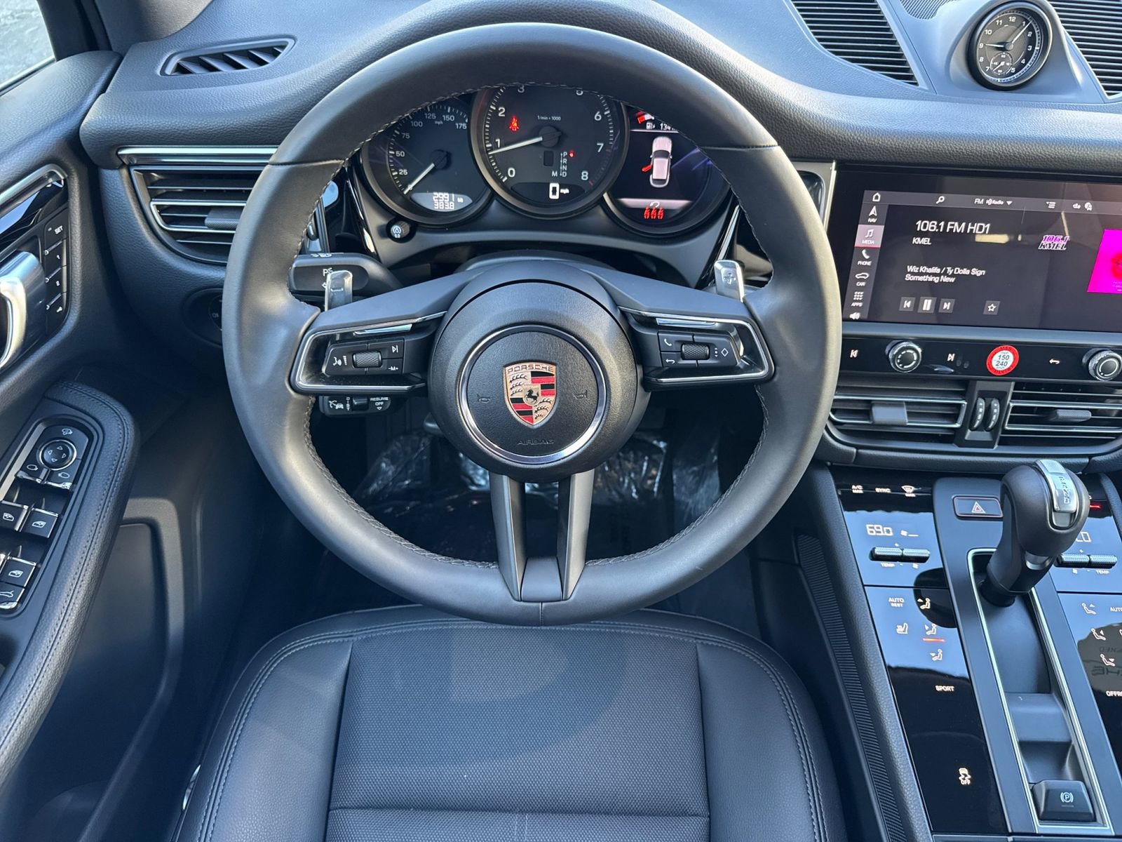 Certified 2025 Porsche Macan image 16