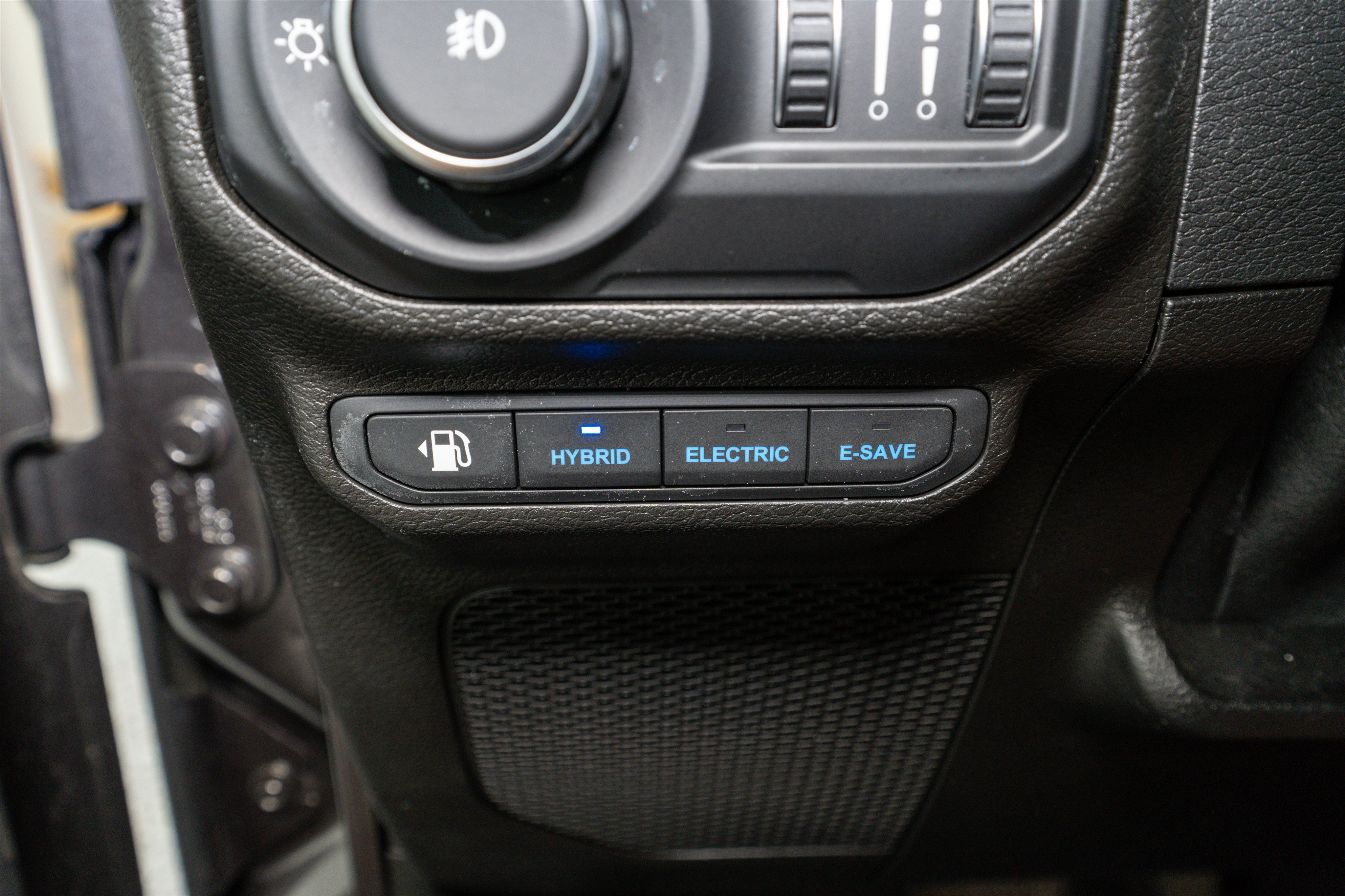 Used 2021 Jeep Wrangler Unlimited Sahara w/ Cold Weather Group AWD/4WD image 30
