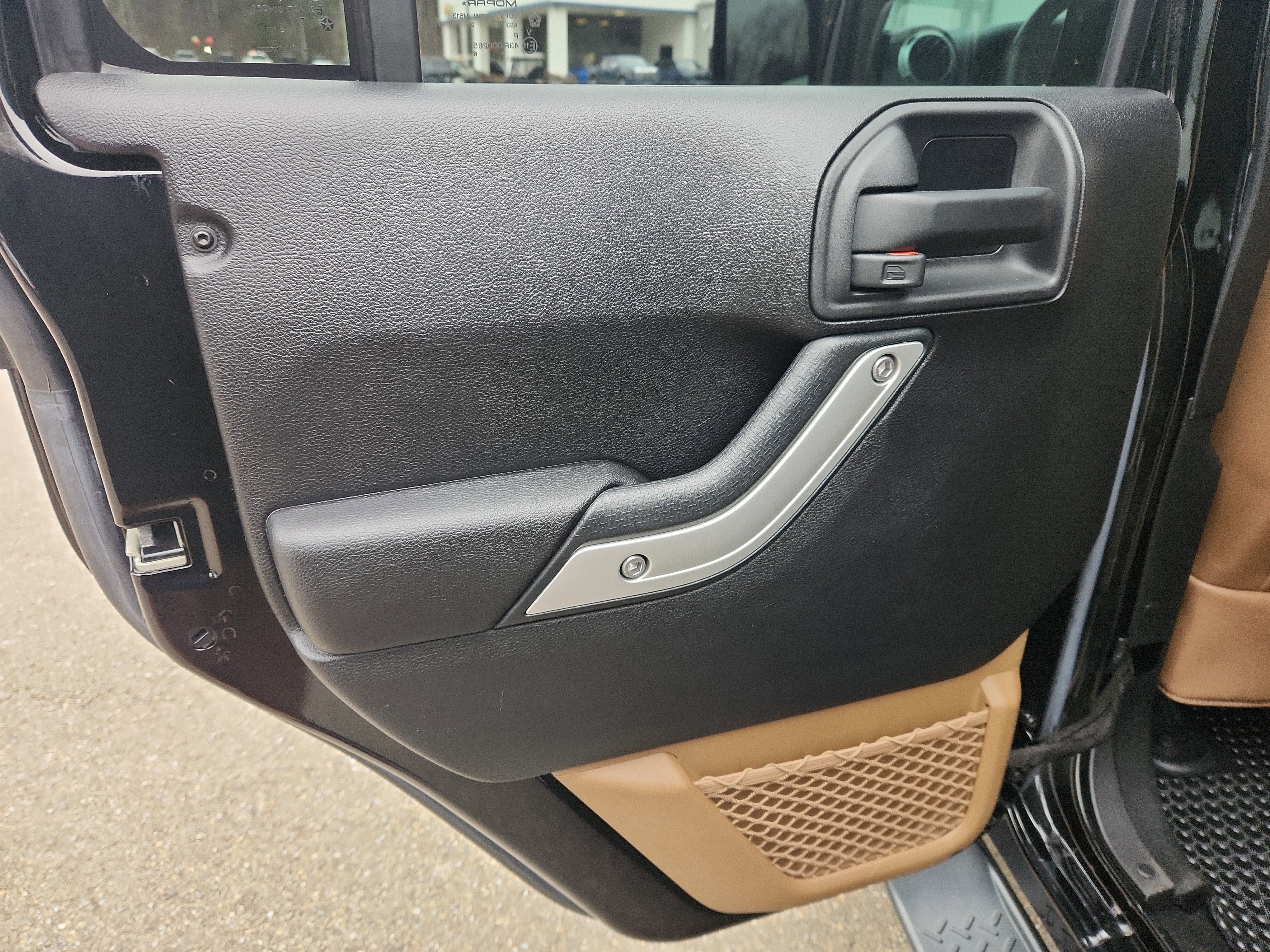 Used 2016 Jeep Wrangler Unlimited Sahara w/ Connectivity Group image 30