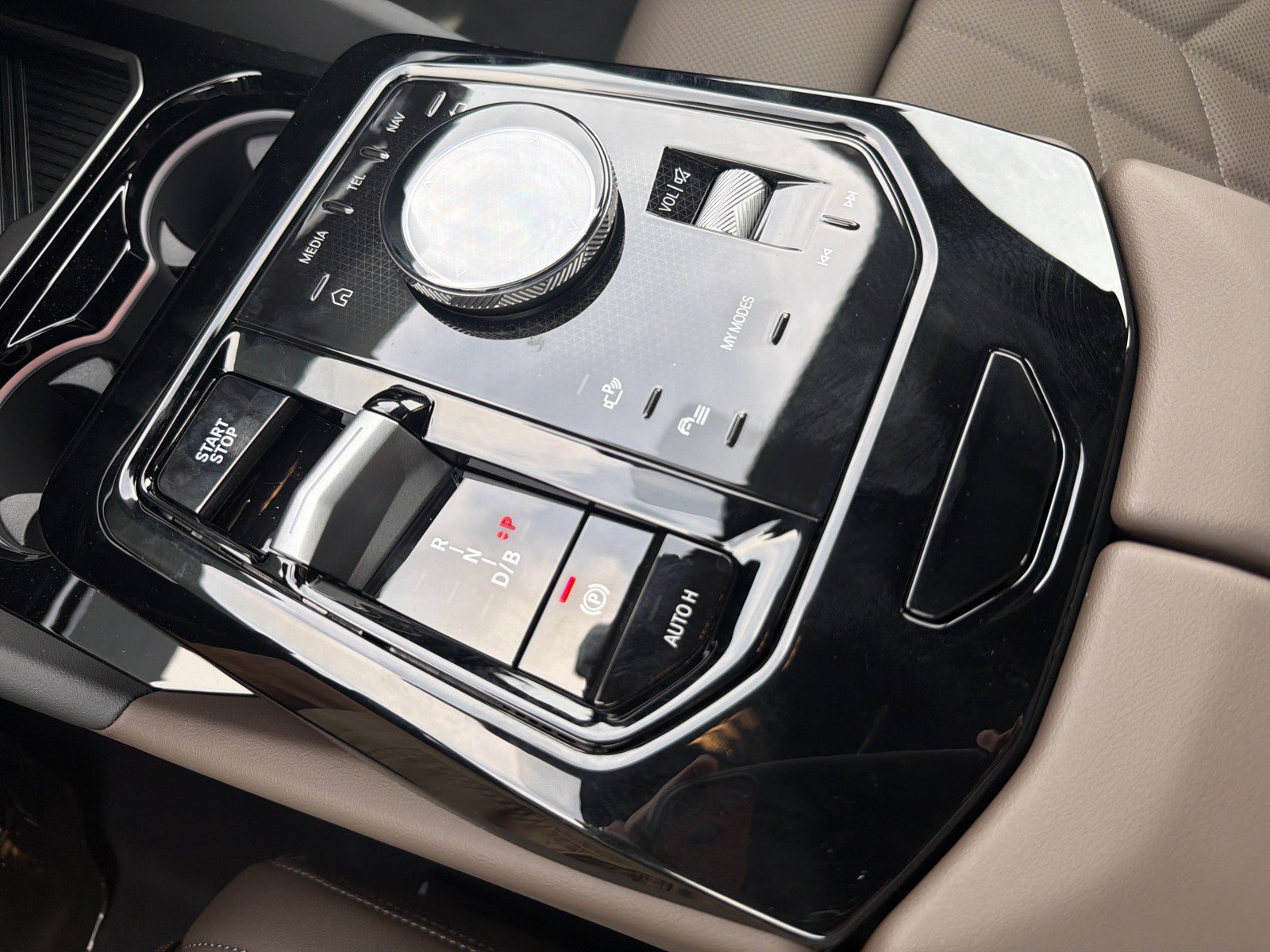 New 2027 BMW i5 eDrive40 w/ Premium Package RWD image 36
