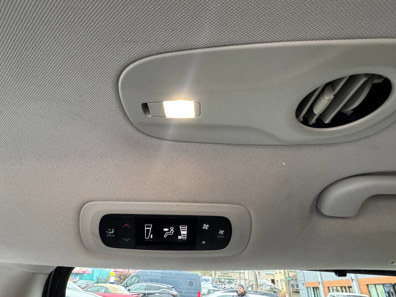 Used 2020 Chrysler Voyager Lxi image 17