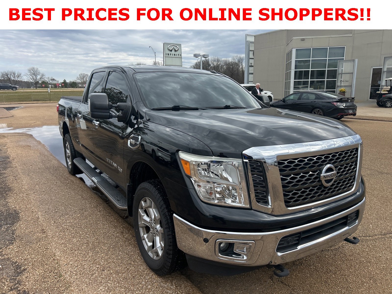 Used 2017 Nissan Titan SV image 1