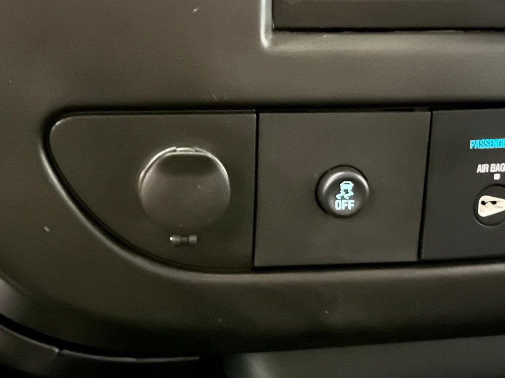 Used 2014 Chevrolet Express 2500 w/ Cold Climate Package RWD image 10