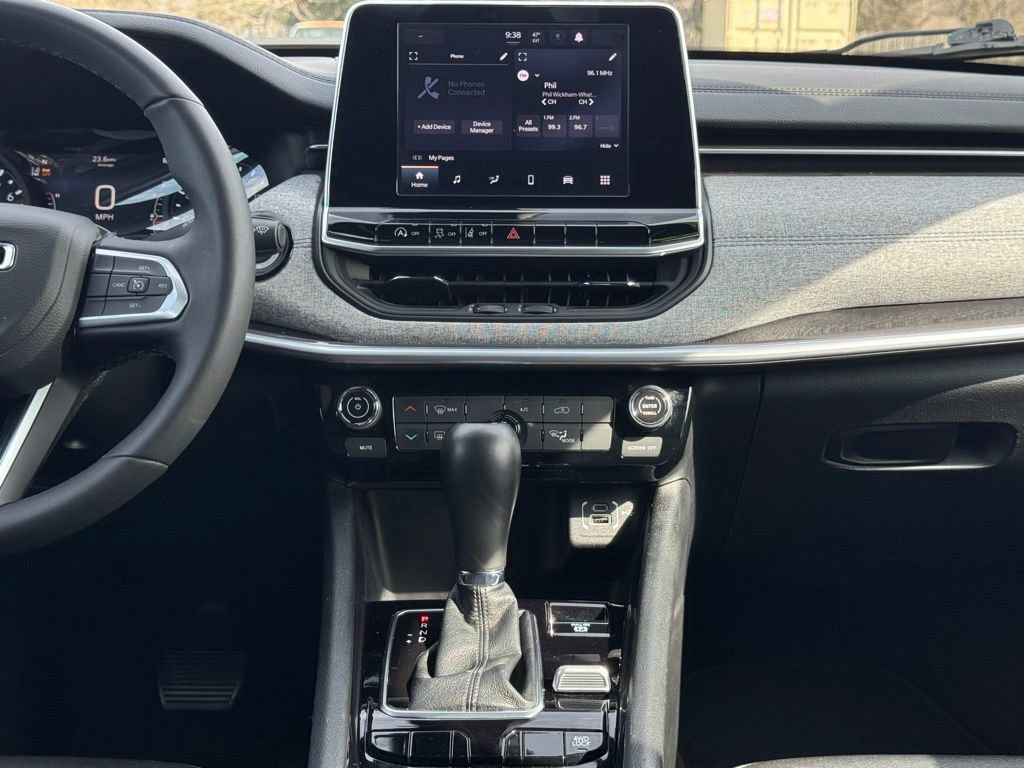 Certified 2025 Jeep Compass Latitude image 15