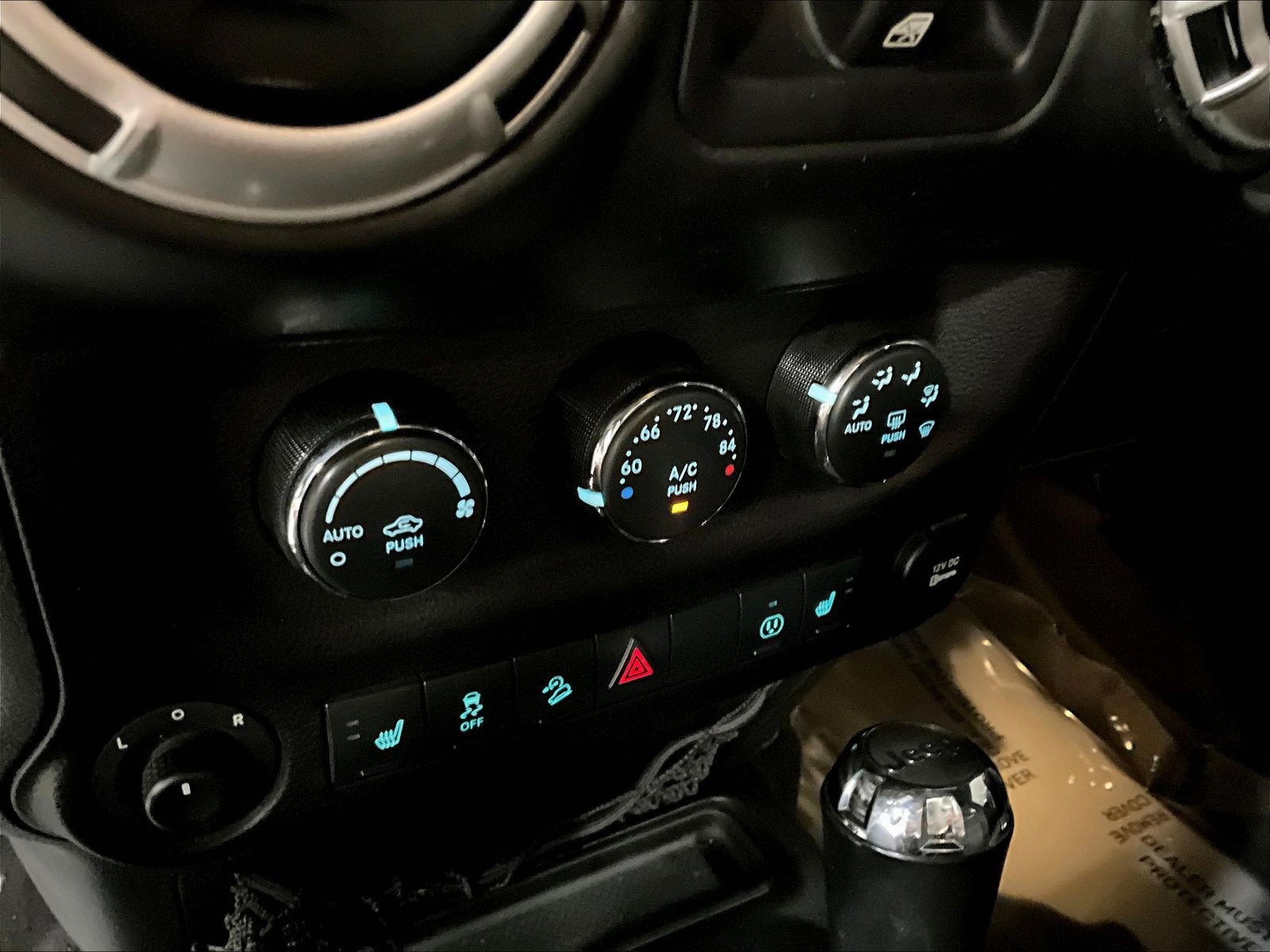 Used 2015 Jeep Wrangler Unlimited Sahara w/ Connectivity Group AWD/4WD image 15