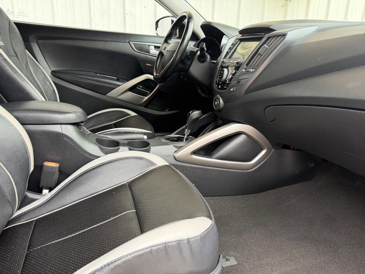 Used 2015 Hyundai Veloster Turbo w/ Option Group 04 FWD image 13