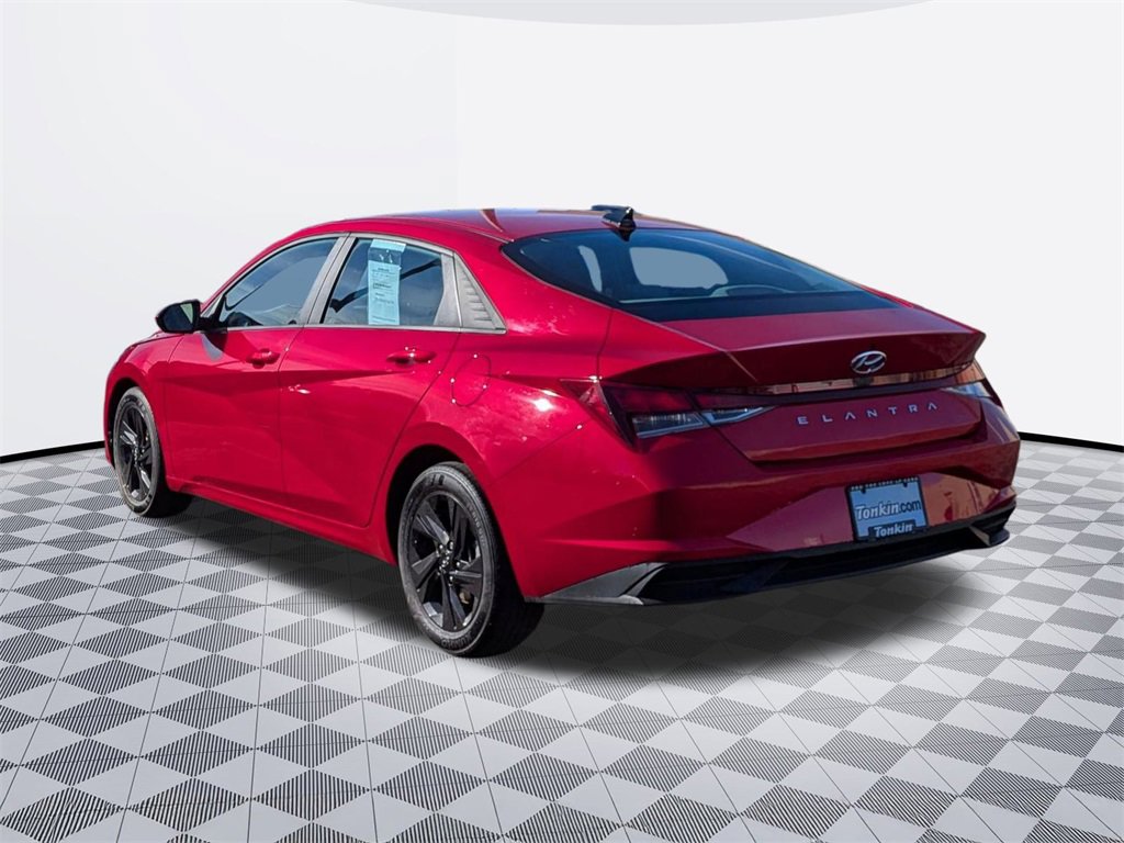 Used 2022 Hyundai Elantra SEL w/ Convenience Package image 3