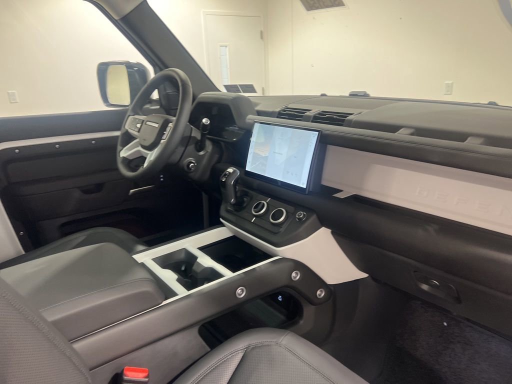 Used 2025 Land Rover Defender 90 S AWD/4WD image 22
