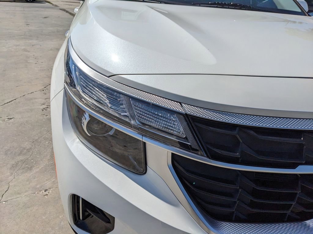 Certified 2025 Kia Seltos LX AWD/4WD image 10