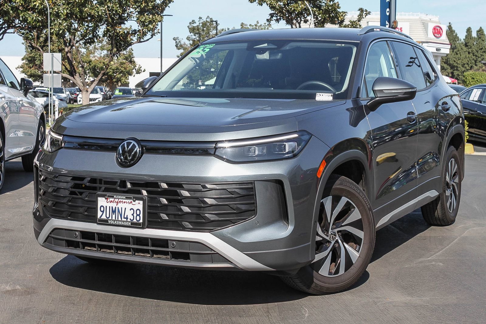 Used 2025 Volkswagen Tiguan S image 1