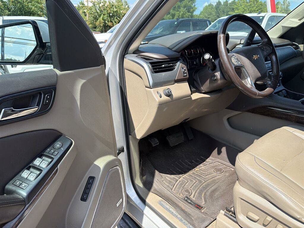 Used 2020 Chevrolet Suburban LT RWD image 12