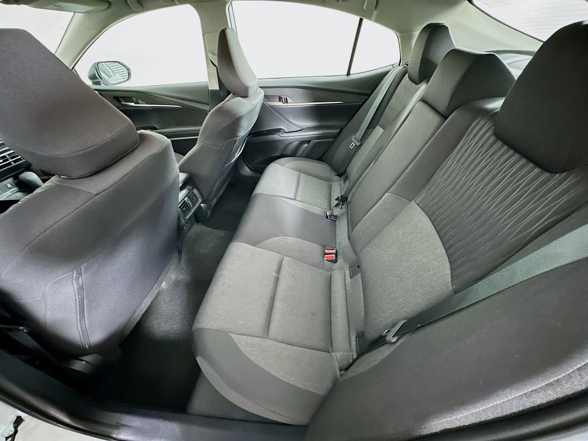 Used 2025 Toyota Camry LE image 28