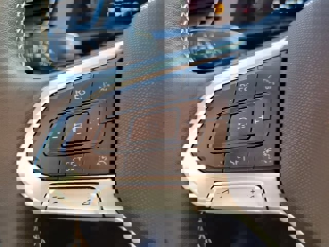 Used 2025 Volkswagen Atlas Cross Sport SE image 17