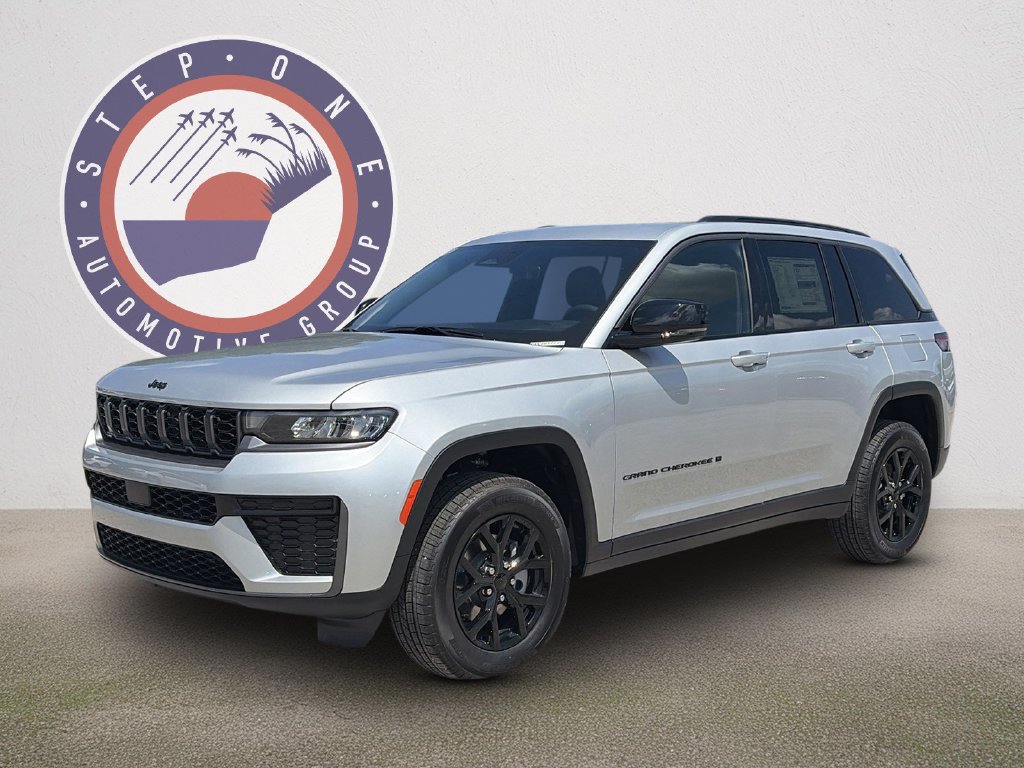 New 2026 Jeep Grand Cherokee Altitude RWD image 2