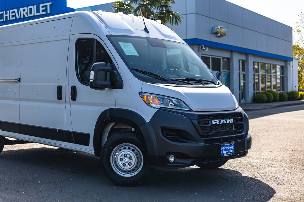 Used 2025 RAM ProMaster 2500 w/ Convenience Group FWD image 3