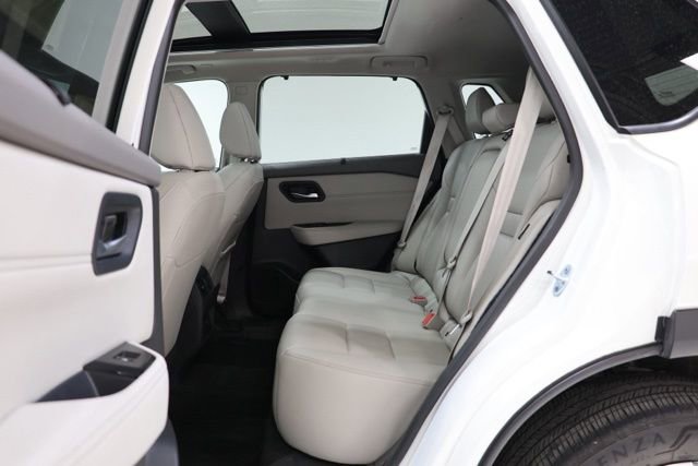 Used 2023 Nissan Rogue SL w/ SL Premium Package image 29