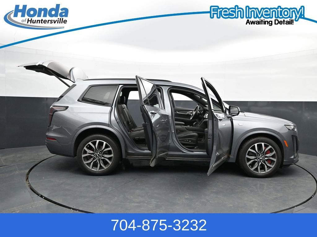 Used 2022 Cadillac XT6 Sport w/ Technology Package AWD/4WD image 31