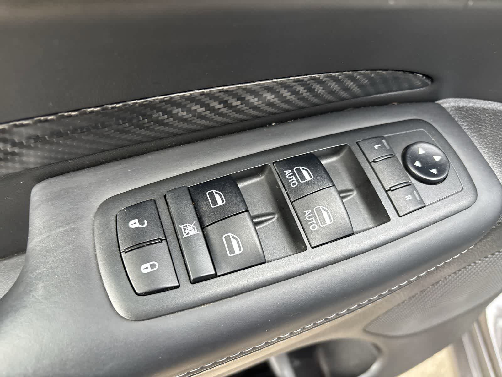 Used 2019 Dodge Durango R/T w/ Technology Group AWD/4WD image 9
