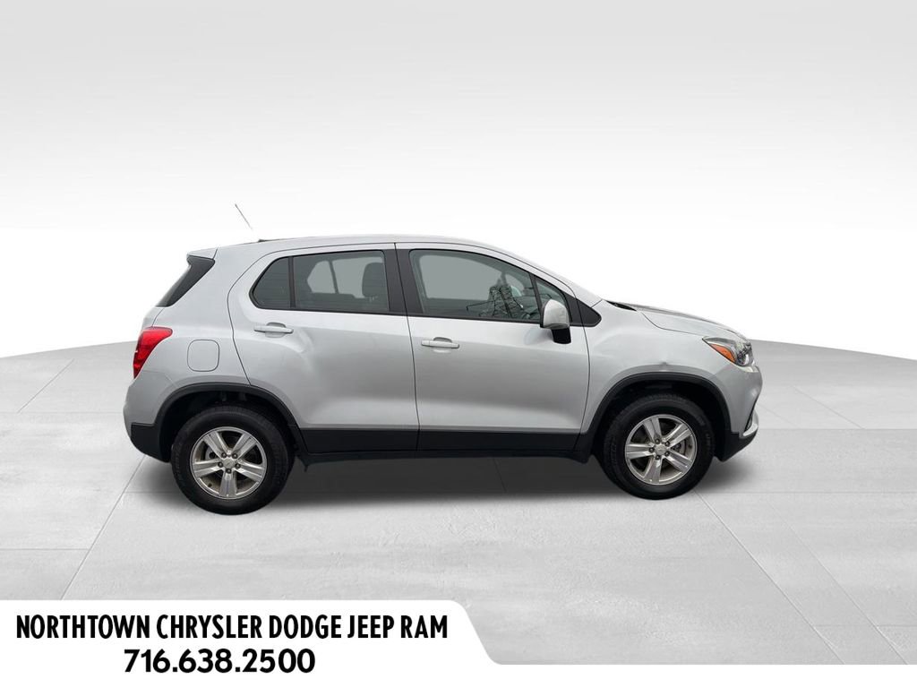 Used 2021 Chevrolet Trax LS image 2